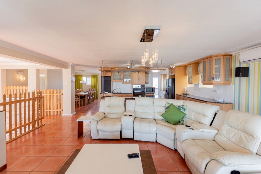 5 Bedroom Property for Sale in Waterfront Western Cape